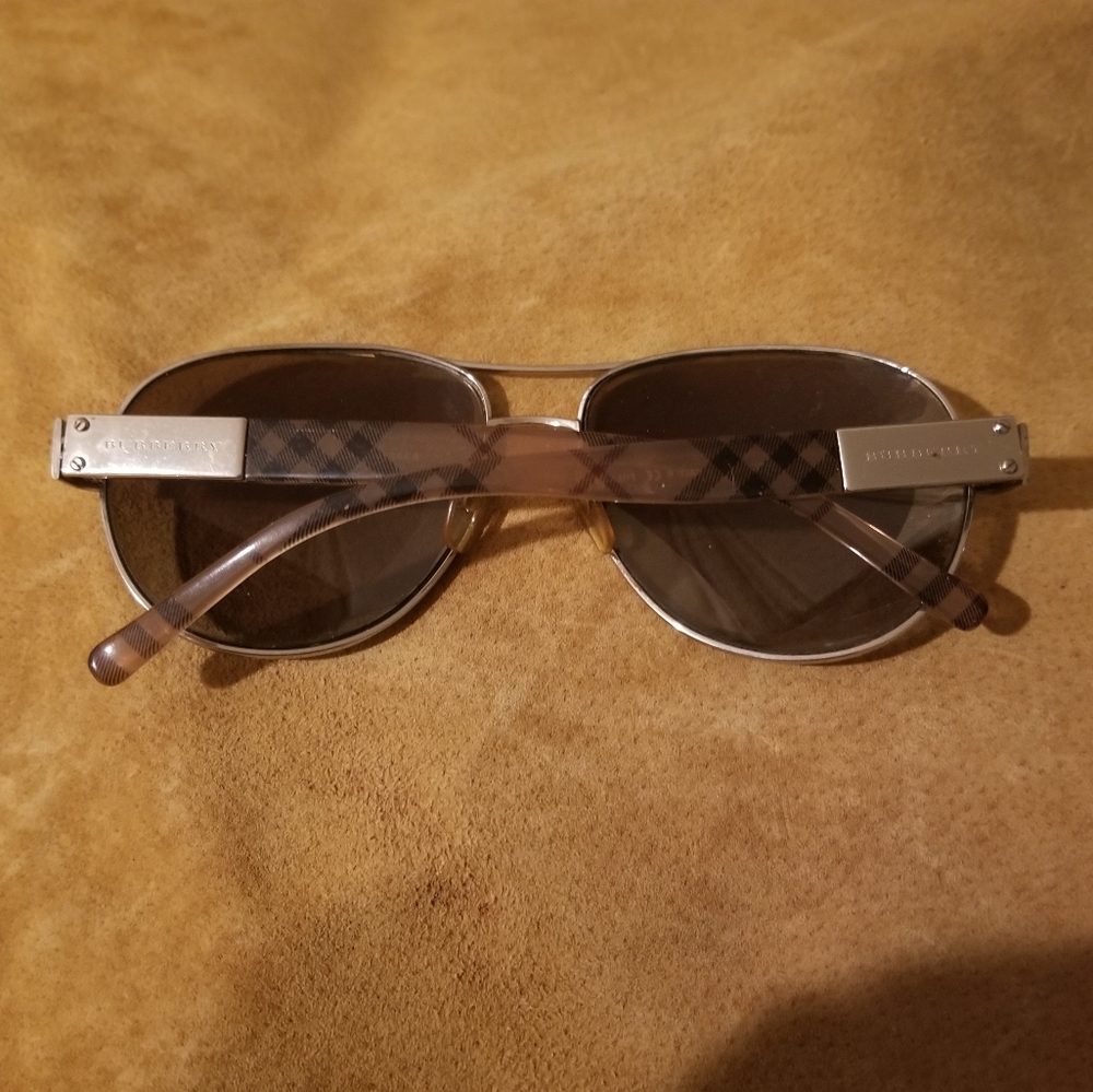 ⭐Vintage Burberry Aviators